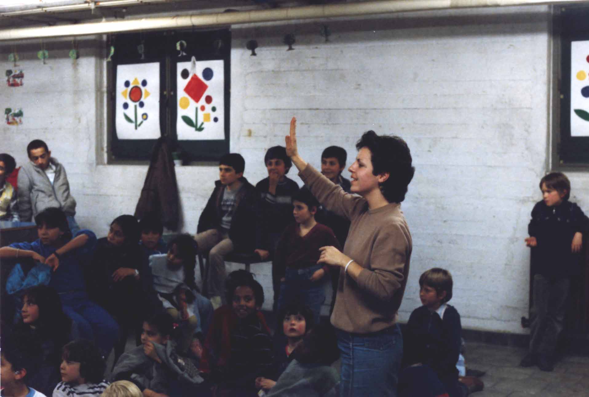 Iuccia Saponara anime une activit� parascolaire - 1985